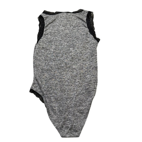 👚 Montrez Lace Trim Gray Bodysuit Size L NWOT 🖤✨ - Picture 2 of 3